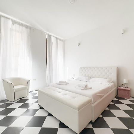 Domus Sant'Elena 2 Apartment Rome Bagian luar foto