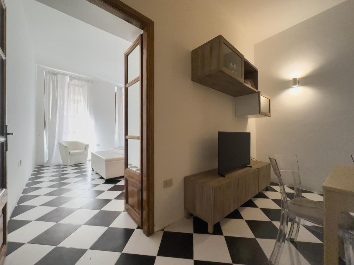 Domus Sant'Elena 2 Apartment Rome Bagian luar foto