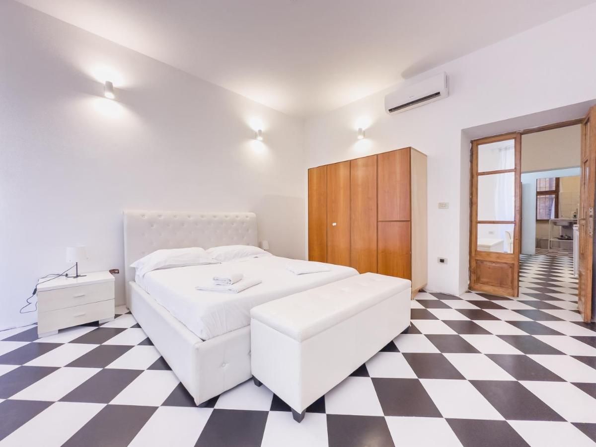 Domus Sant'Elena 2 Apartment Rome Bagian luar foto