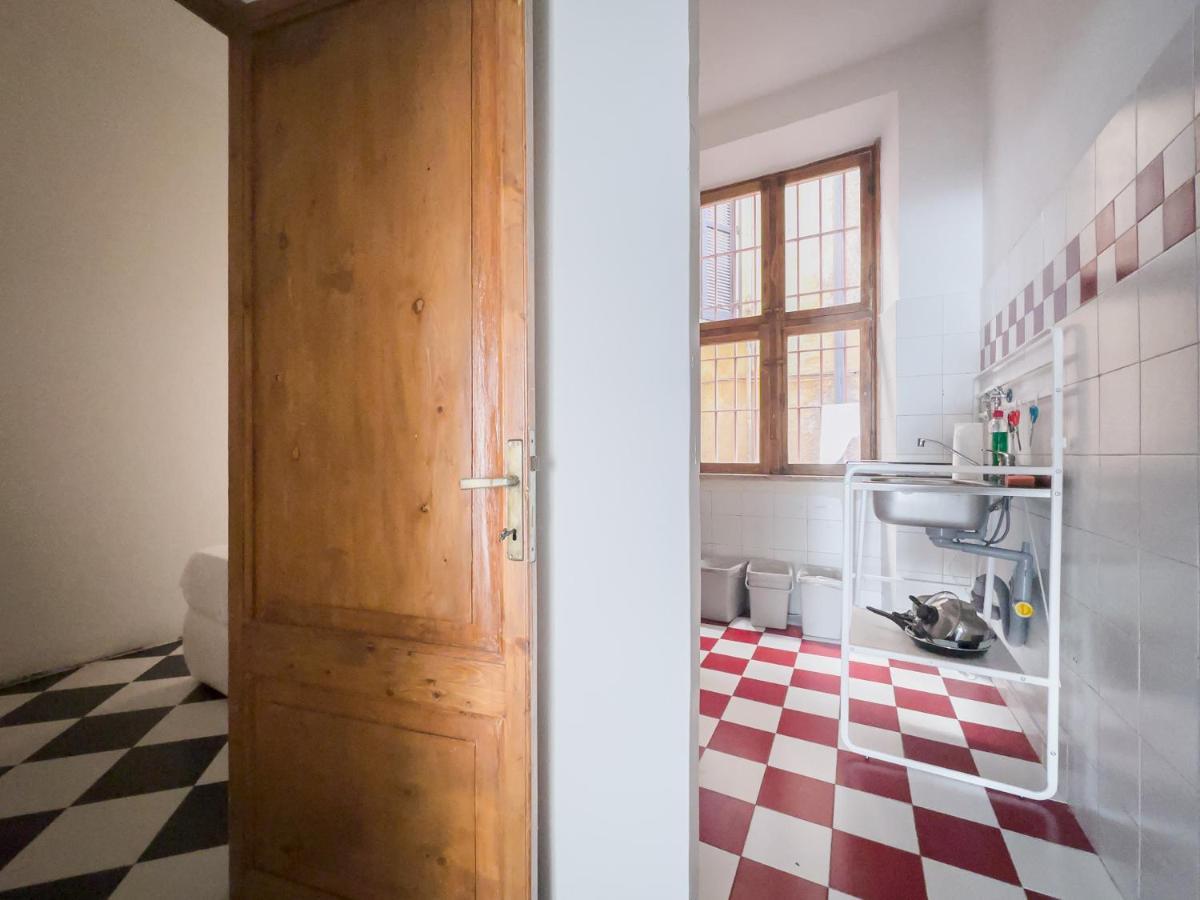 Domus Sant'Elena 2 Apartment Rome Bagian luar foto