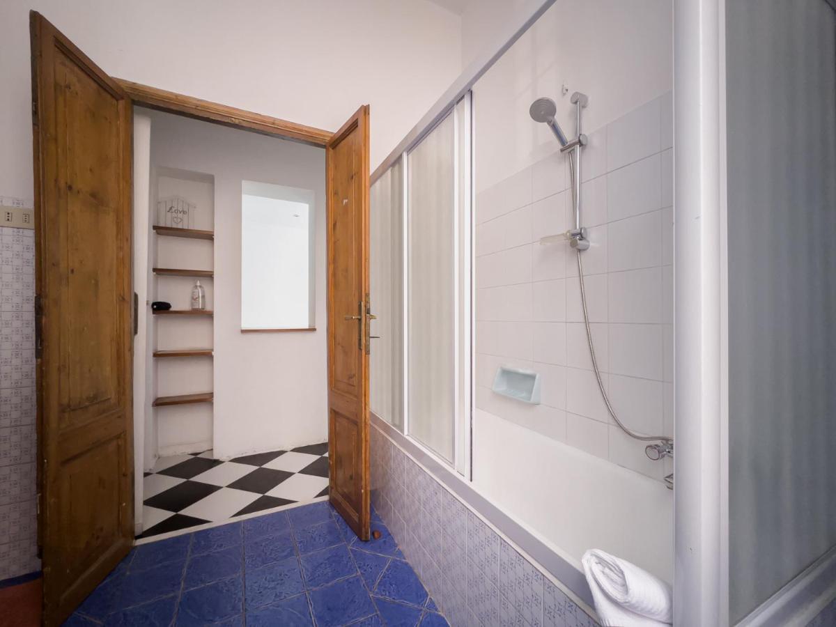 Domus Sant'Elena 2 Apartment Rome Bagian luar foto