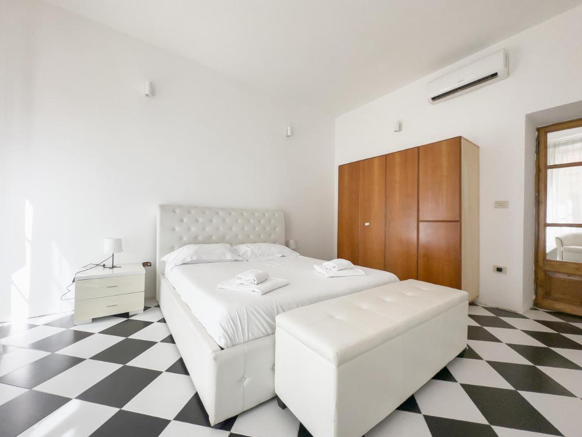 Domus Sant'Elena 2 Apartment Rome Bagian luar foto