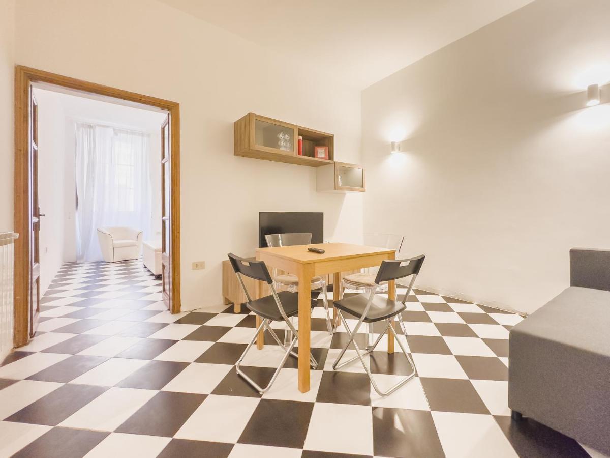 Domus Sant'Elena 2 Apartment Rome Bagian luar foto
