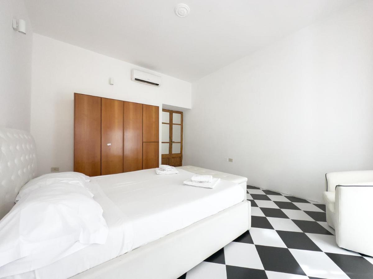 Domus Sant'Elena 2 Apartment Rome Bagian luar foto