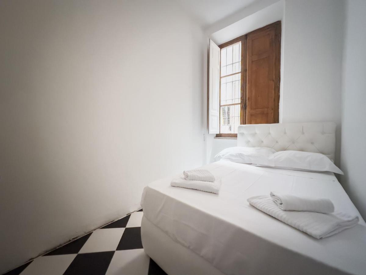 Domus Sant'Elena 2 Apartment Rome Bagian luar foto