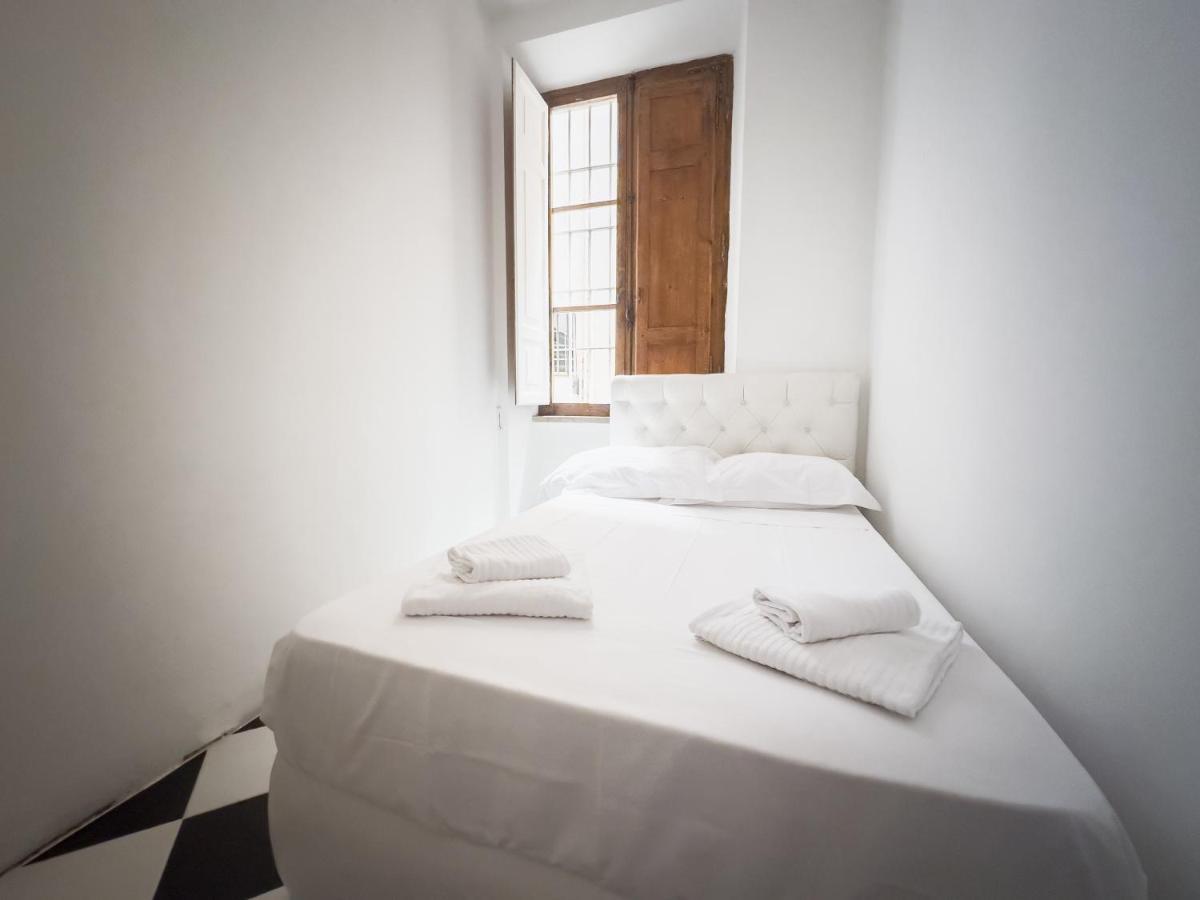 Domus Sant'Elena 2 Apartment Rome Bagian luar foto