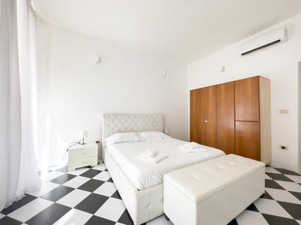 Domus Sant'Elena 2 Apartment Rome Bagian luar foto